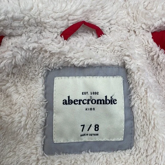 ABERCROMBIE Kids red jacket fur interior size 7/8